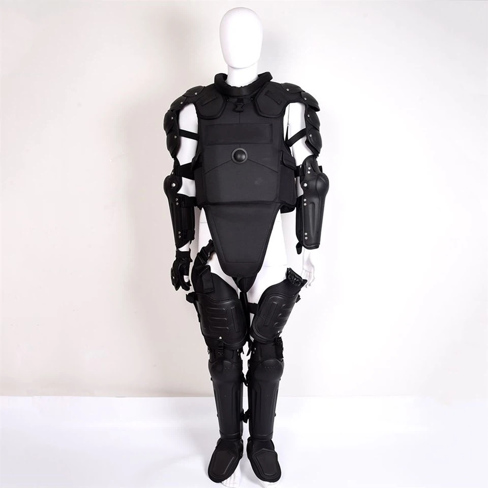 Traje antidisturbios de la policía